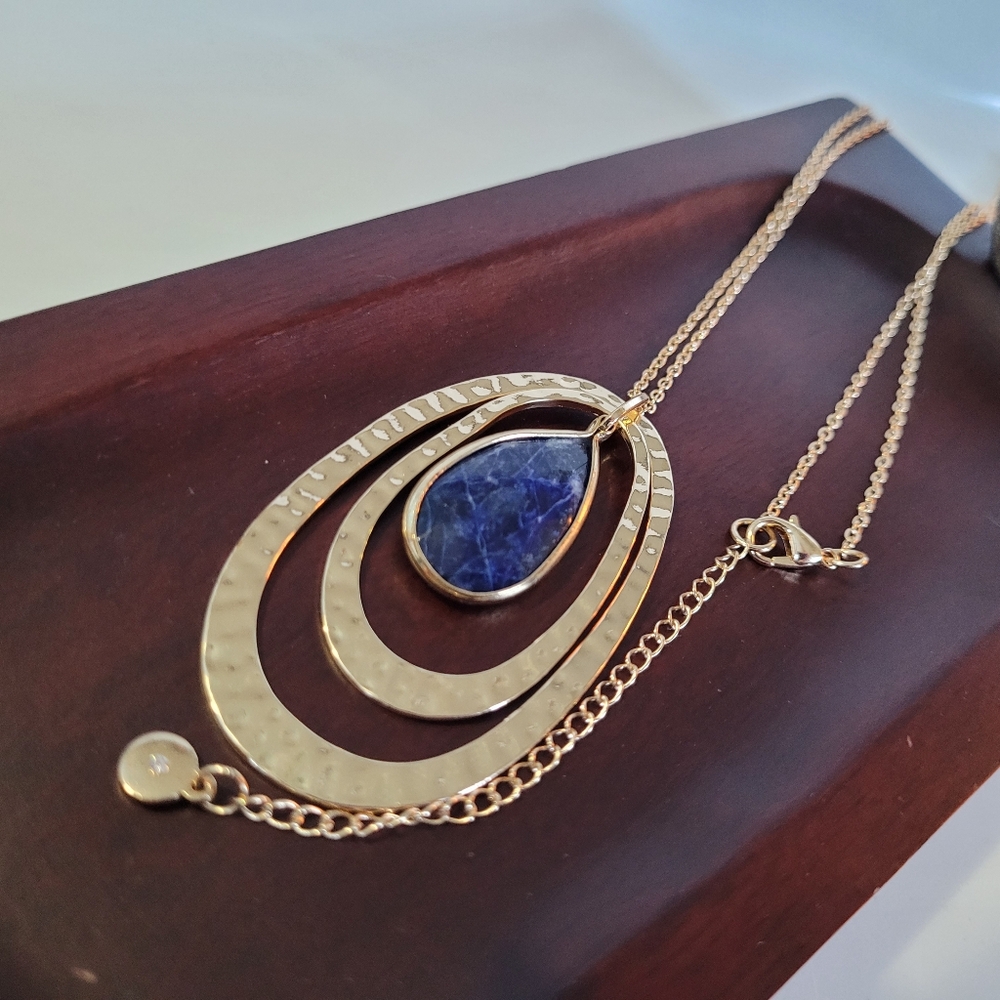 Versona Blue Marbled Teardrop Framed By Hammered Look Gold-tone Ovals Necklace - Picture 14 of 14